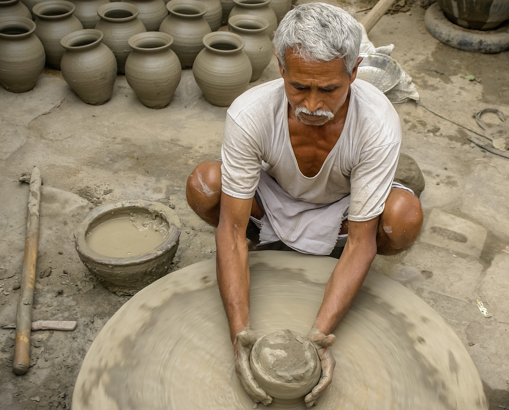 What Is Stoneware Made Of